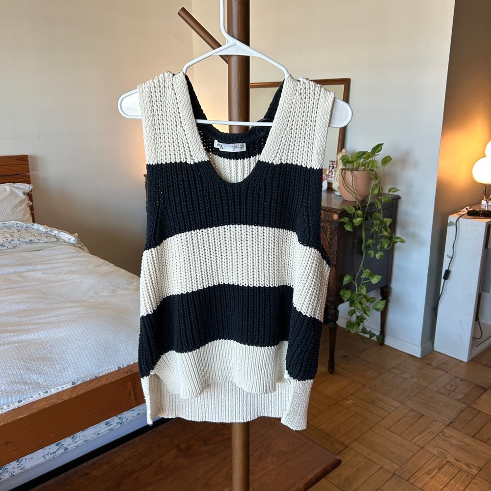 Zara Black and Cream V-Neck Sweater